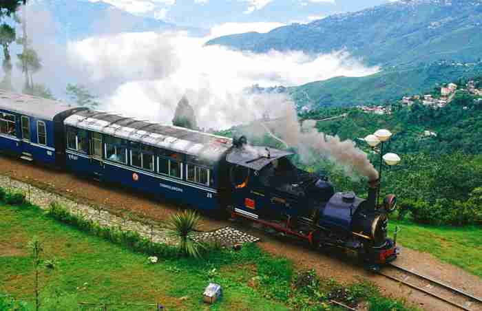 rush in ticket in darjeeling toy train