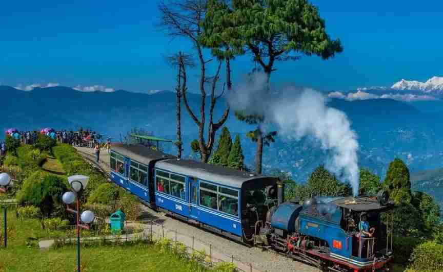 rush in ticket in darjeeling toy train